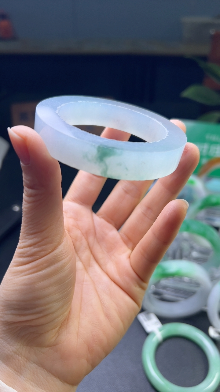 对庄甄选高端翡翠精品手镯