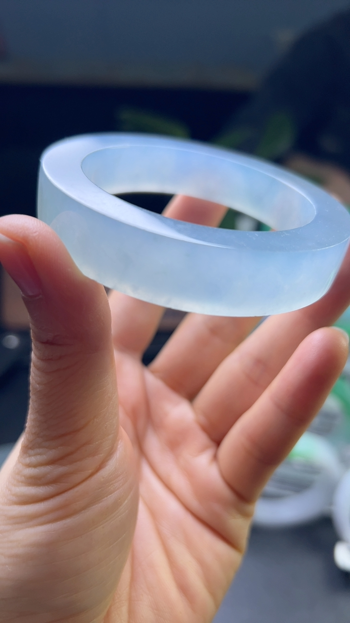 对庄甄选高端翡翠精品手镯