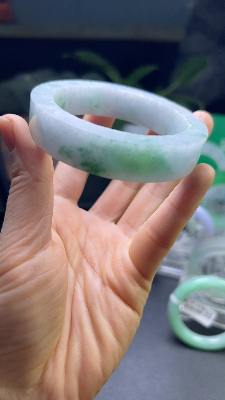 对庄甄选高端翡翠精品手镯