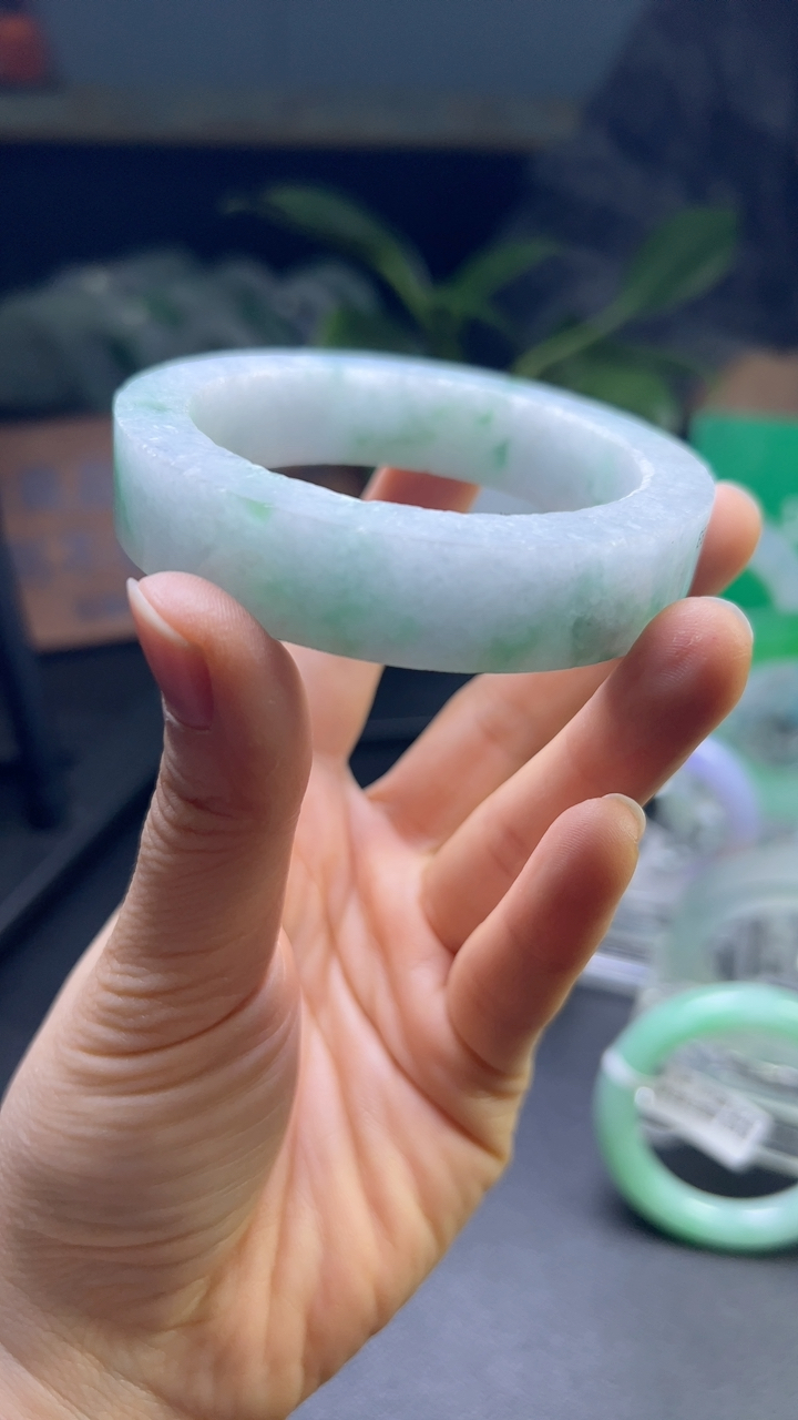 对庄甄选高端翡翠精品手镯