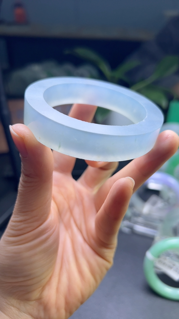 对庄甄选高端翡翠精品手镯