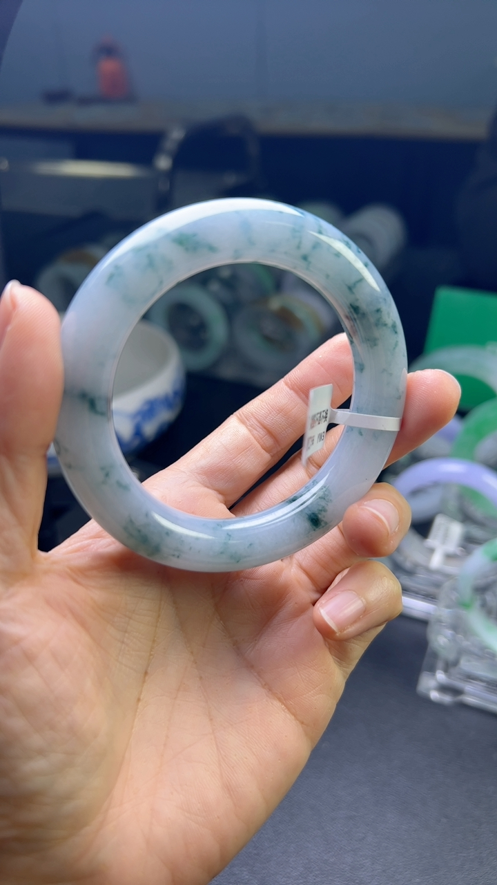 对庄甄选高端翡翠精品手镯