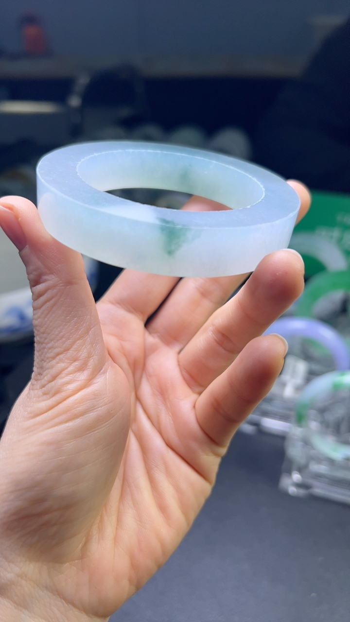 对庄甄选高端翡翠精品手镯