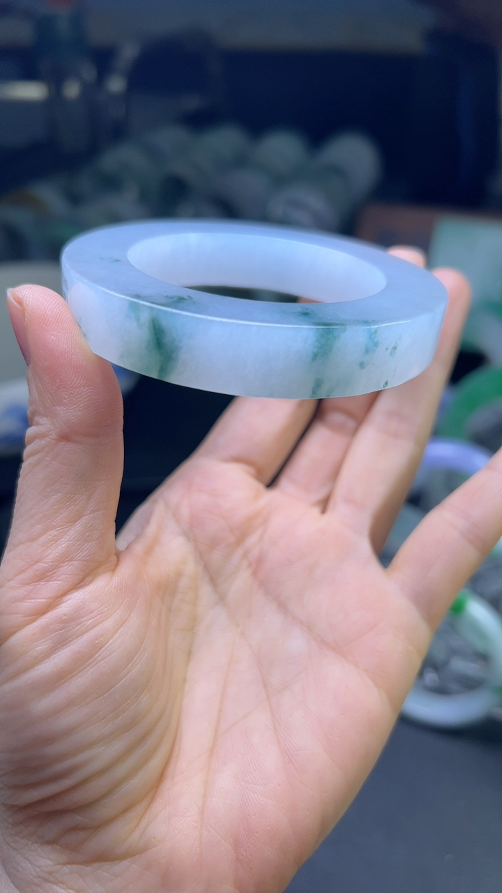对庄甄选高端翡翠精品手镯放漏