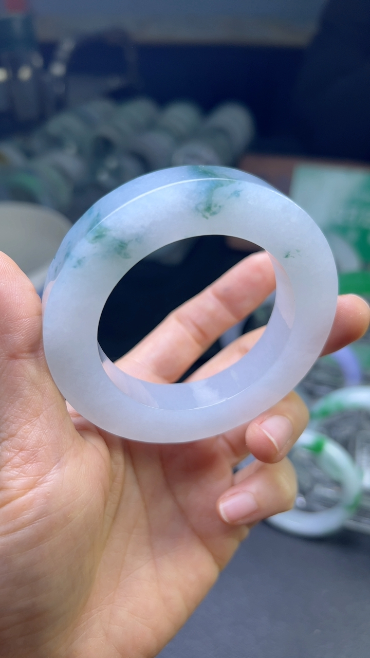 对庄甄选高端翡翠精品手镯放漏