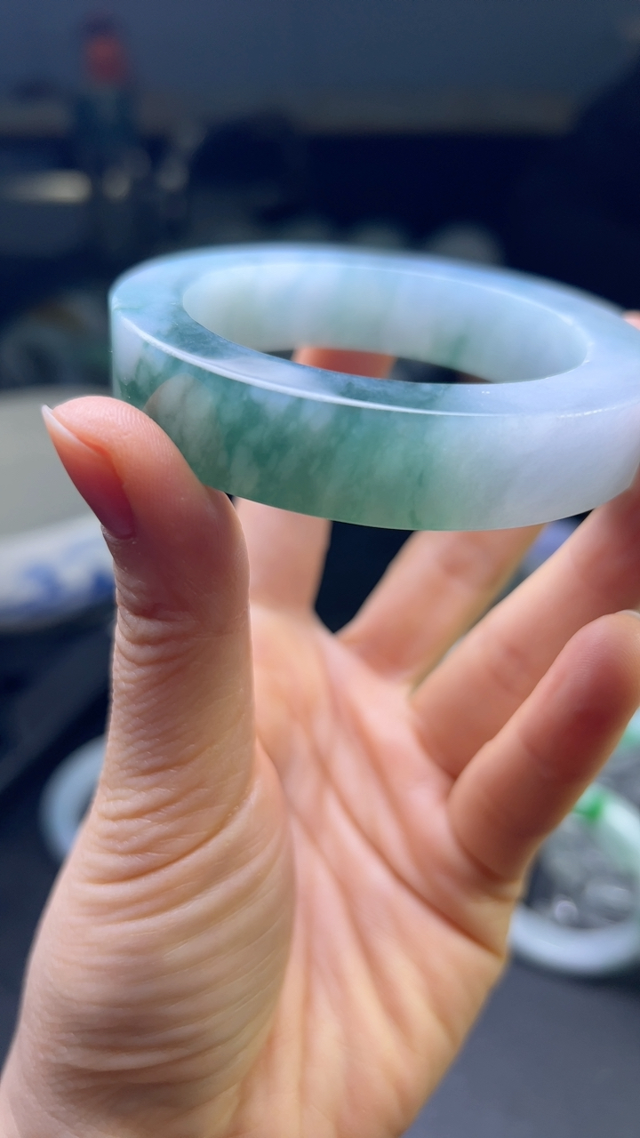 对庄甄选高端翡翠精品手镯