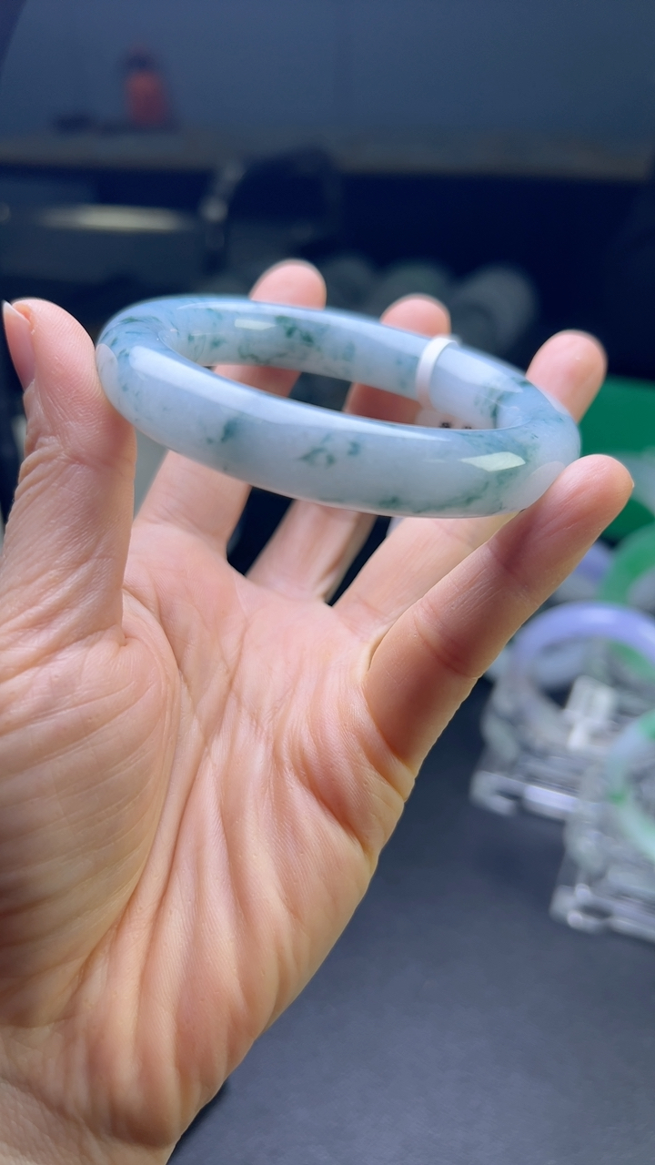 对庄甄选高端翡翠精品手镯