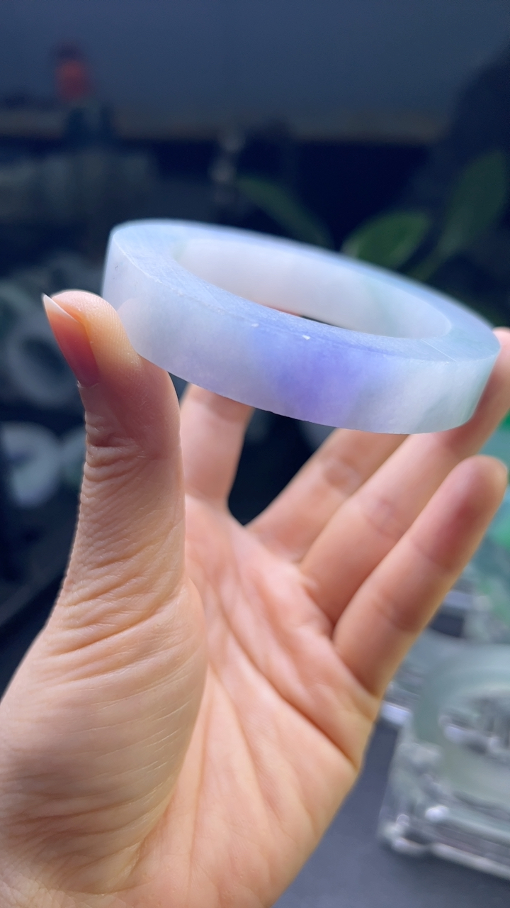 甄选高端翡翠精品手镯