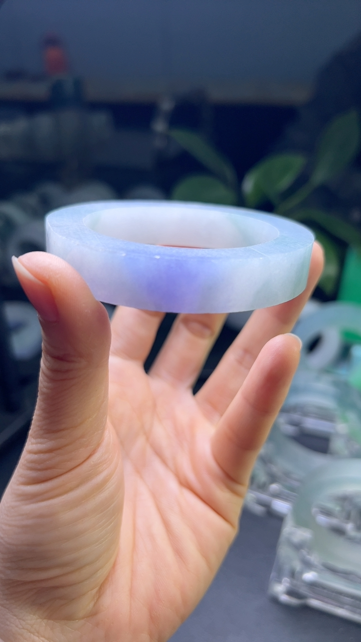 甄选高端翡翠精品手镯