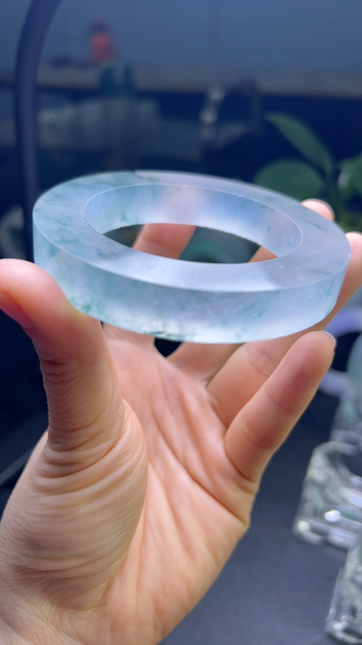 甄选高端翡翠精品手镯