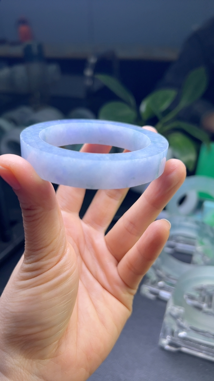 甄选高端翡翠精品手镯