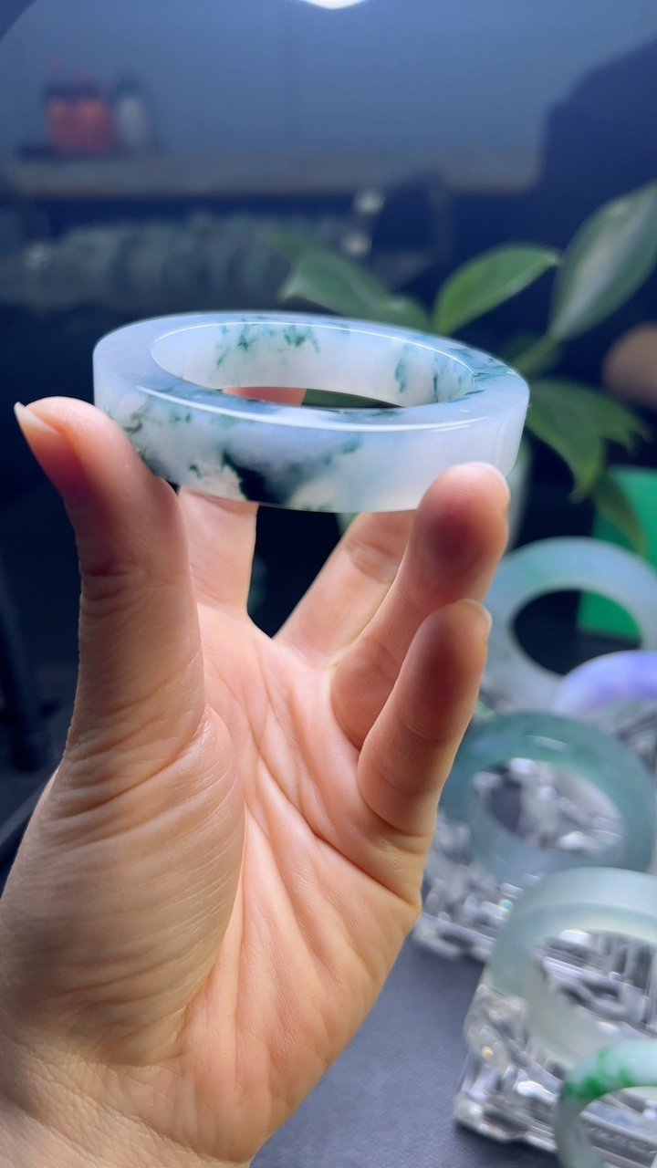 甄选高端翡翠精品手镯