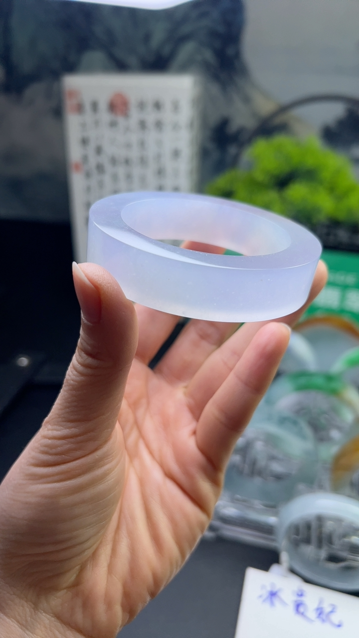 甄选高端翡翠精品手镯轮胎