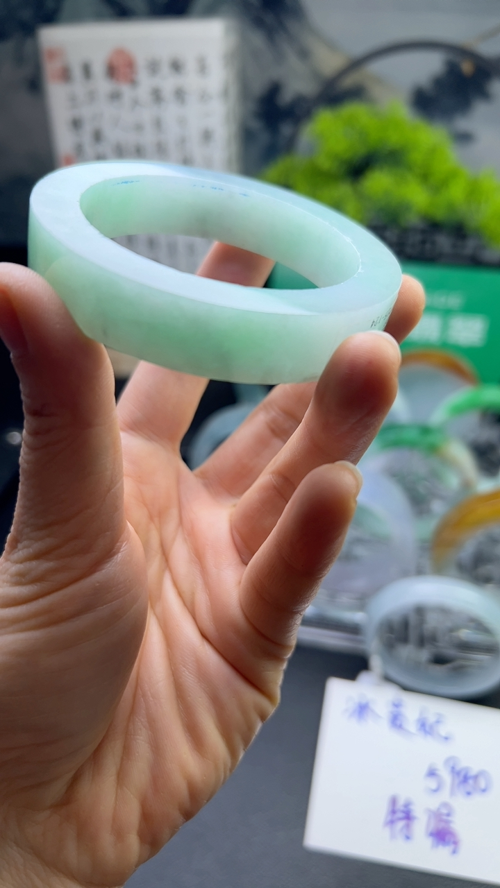 糯化种浅绿色手镯