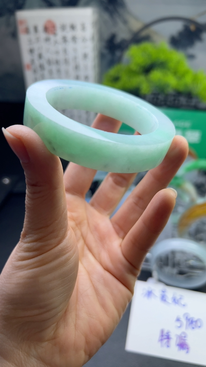 糯化种浅绿色手镯