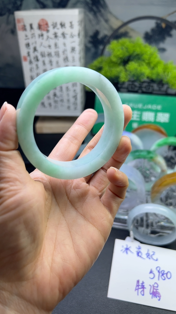 糯化种浅绿色手镯