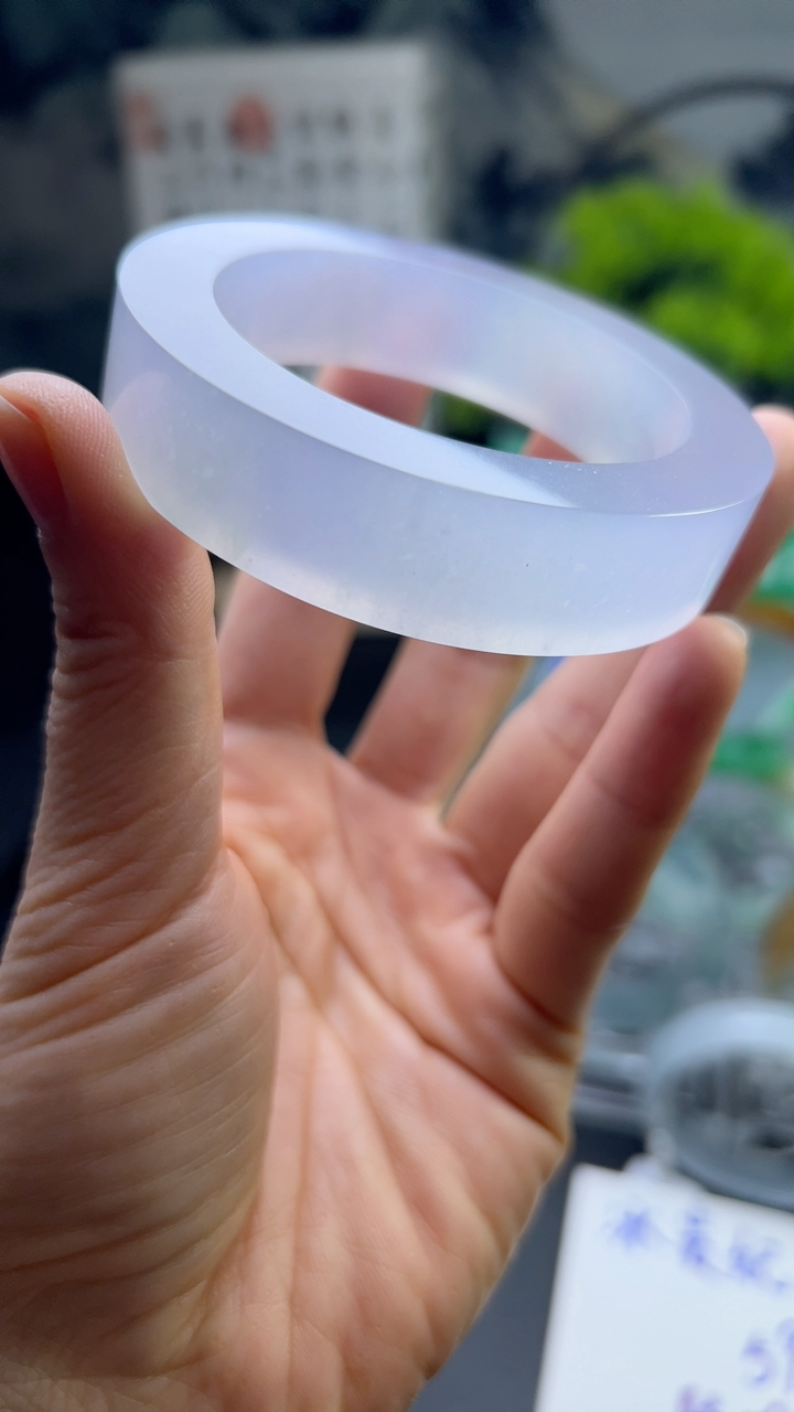 甄选高端翡翠精品手镯轮胎