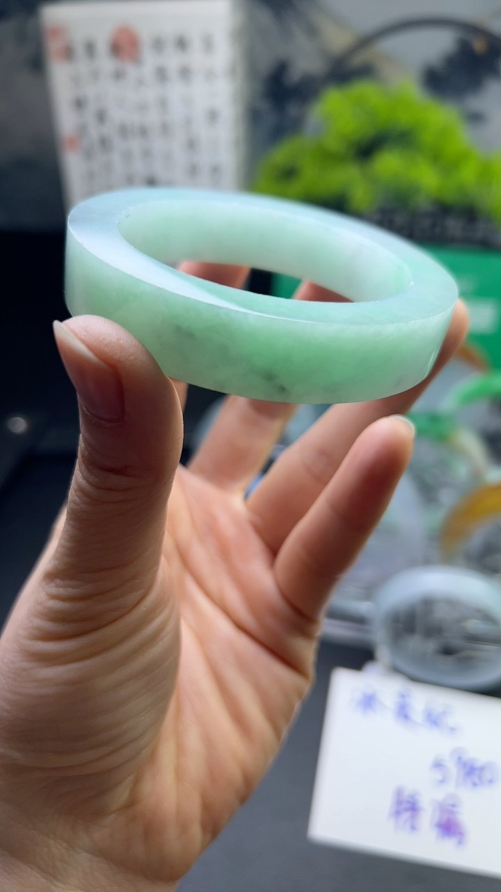 糯化种浅绿色手镯