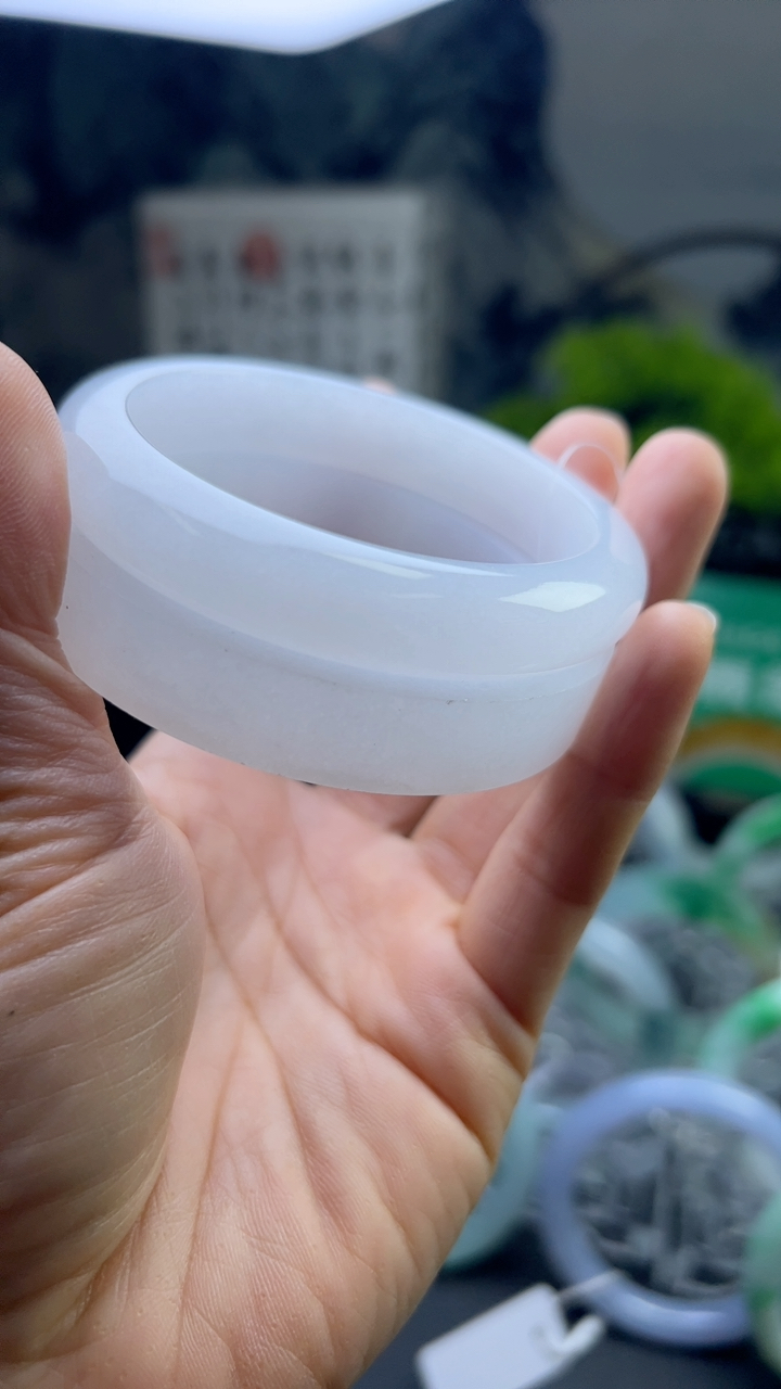 甄选高端翡翠精品手镯