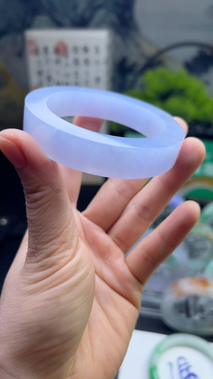 甄选高端翡翠精品手镯