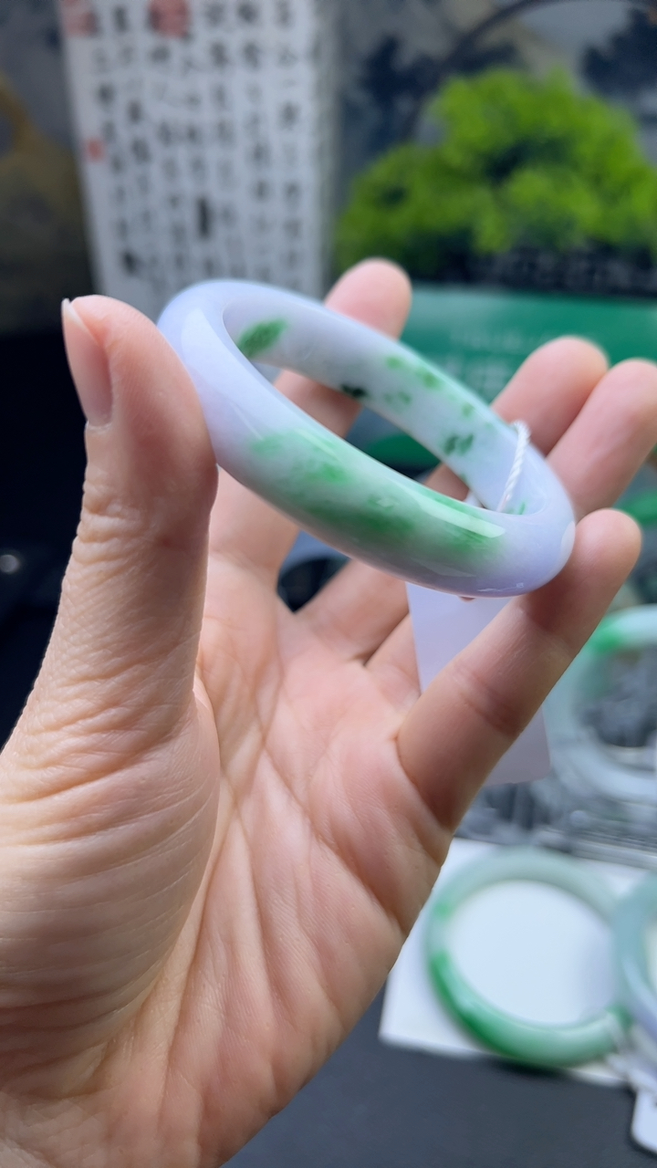 甄选高端翡翠精品手镯