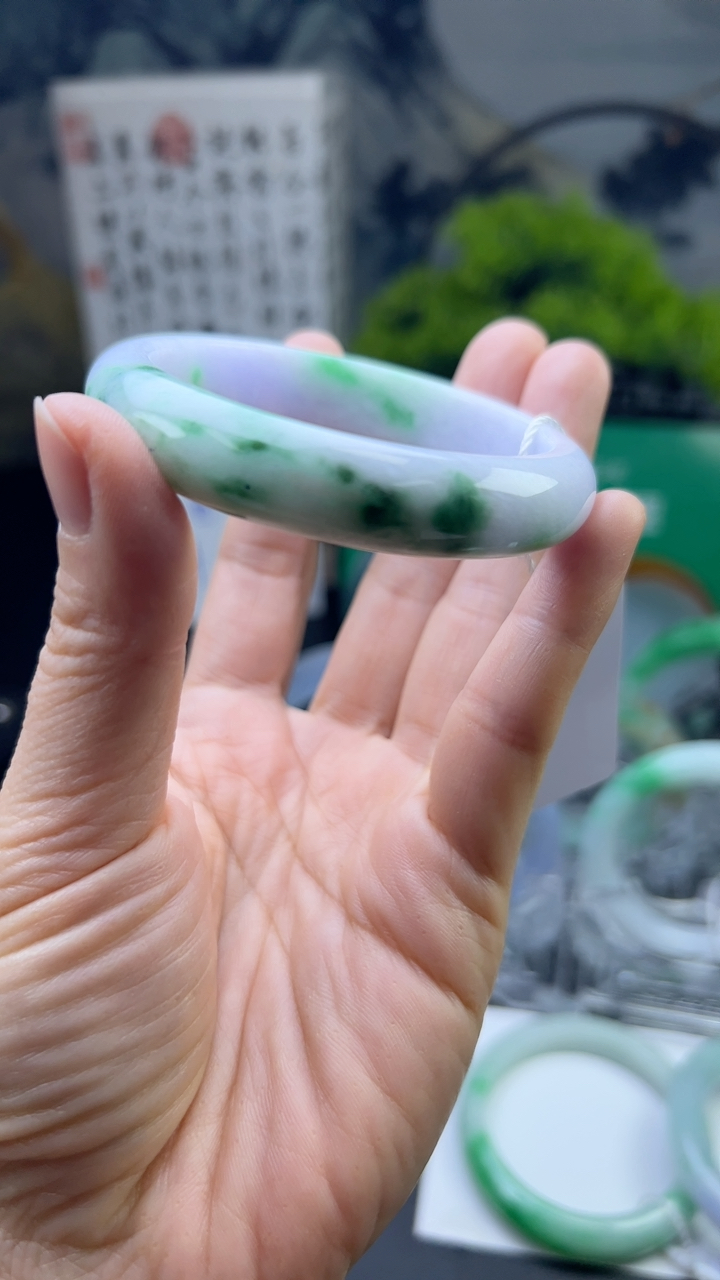 甄选高端翡翠精品手镯