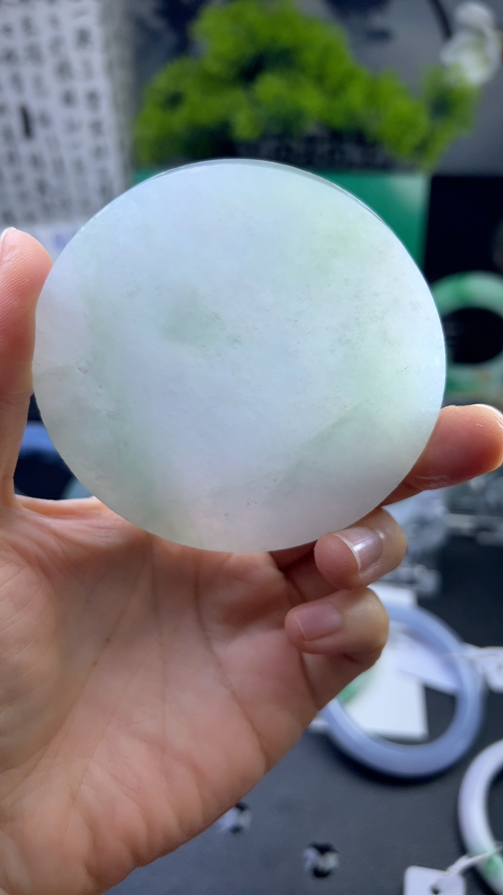 甄选高端翡翠精品手镯