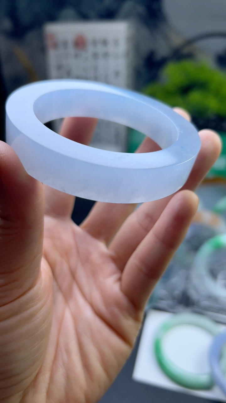 甄选高端翡翠精品手镯