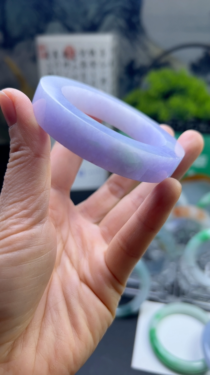 甄选高端翡翠精品手镯