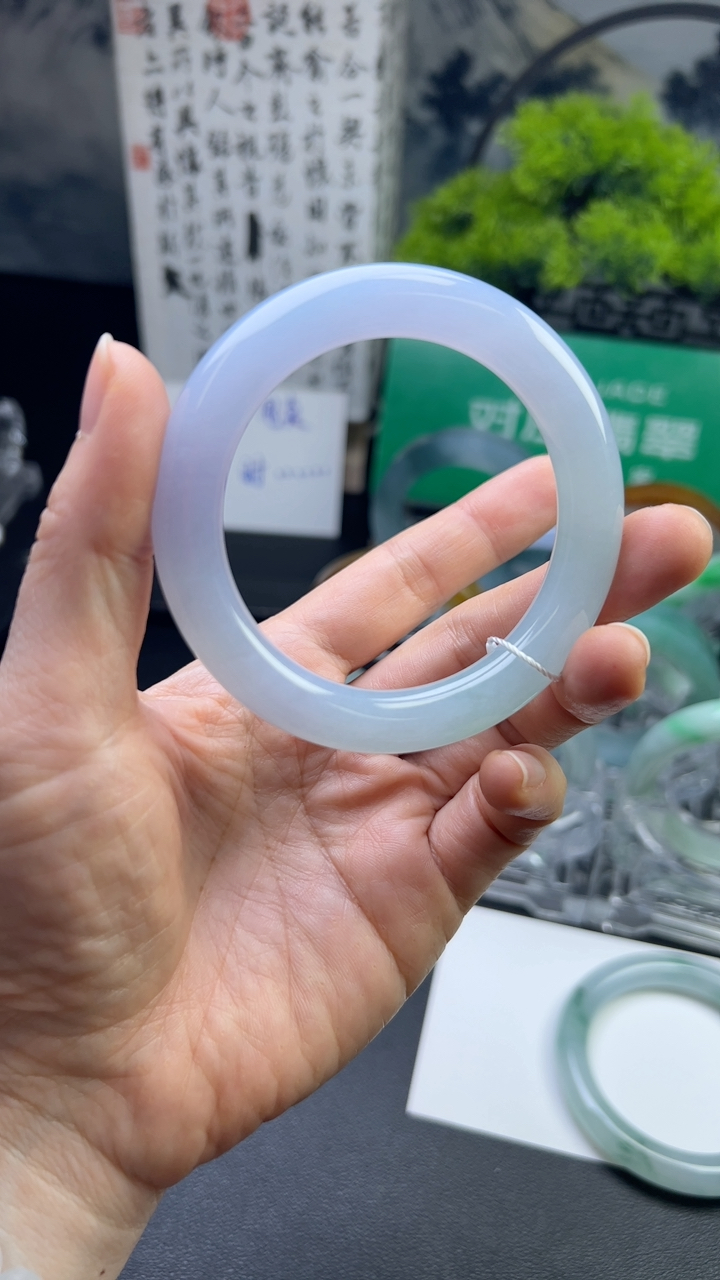 甄选高端翡翠精品手镯