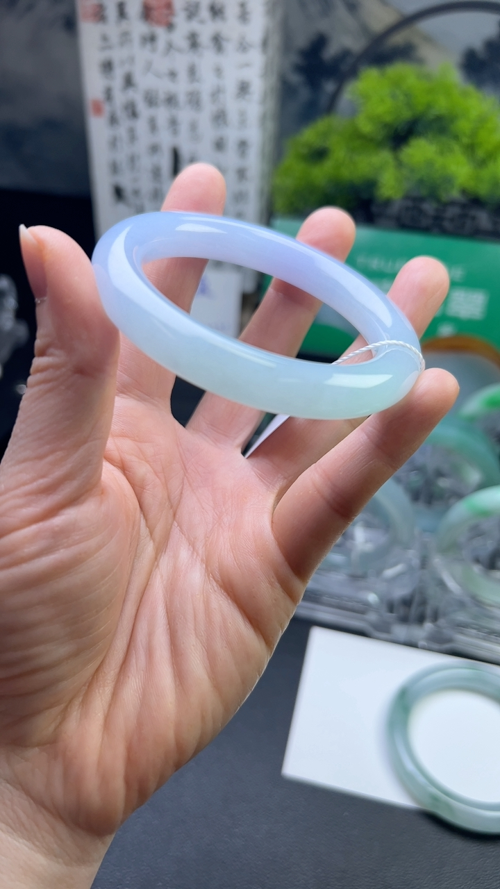 甄选高端翡翠精品手镯