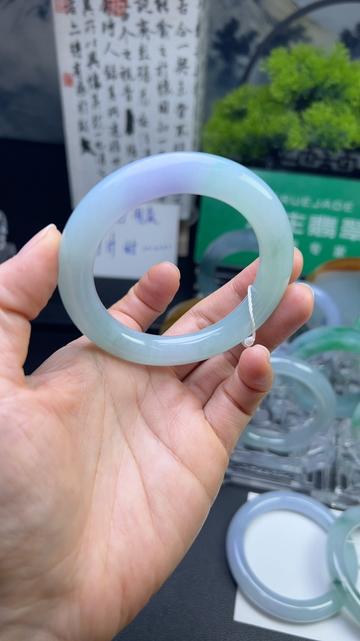 甄选高端翡翠精品手镯