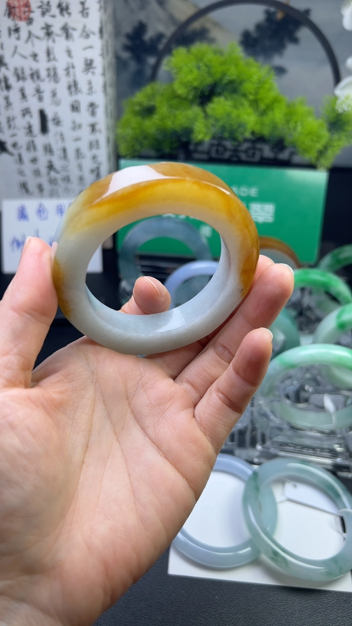 甄选高端翡翠精品手镯