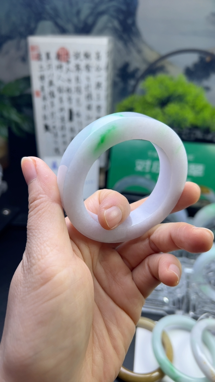甄选高端翡翠精品手镯