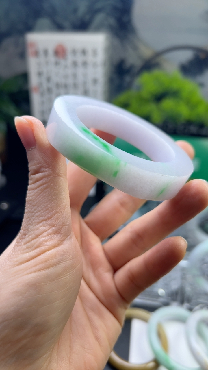 甄选高端翡翠精品手镯