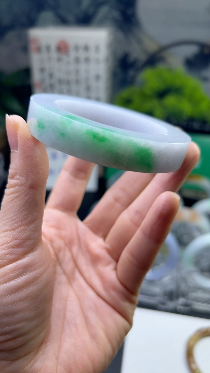 甄选高端翡翠精品手镯