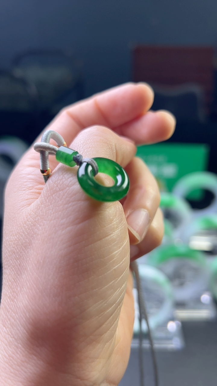 甄选高端翡翠精品挂件