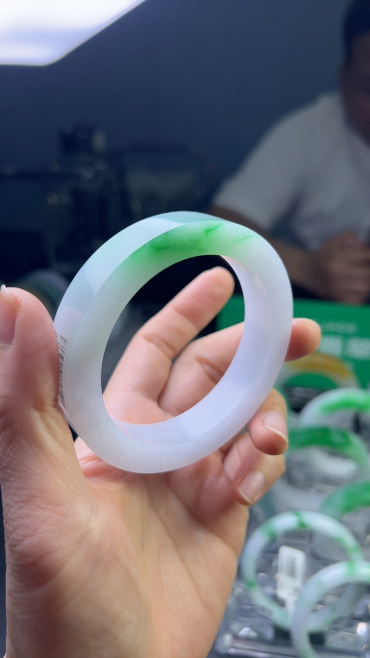 甄选高端翡翠精品手镯特价