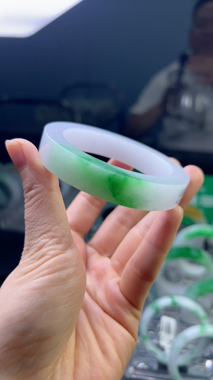 甄选高端翡翠精品手镯特价