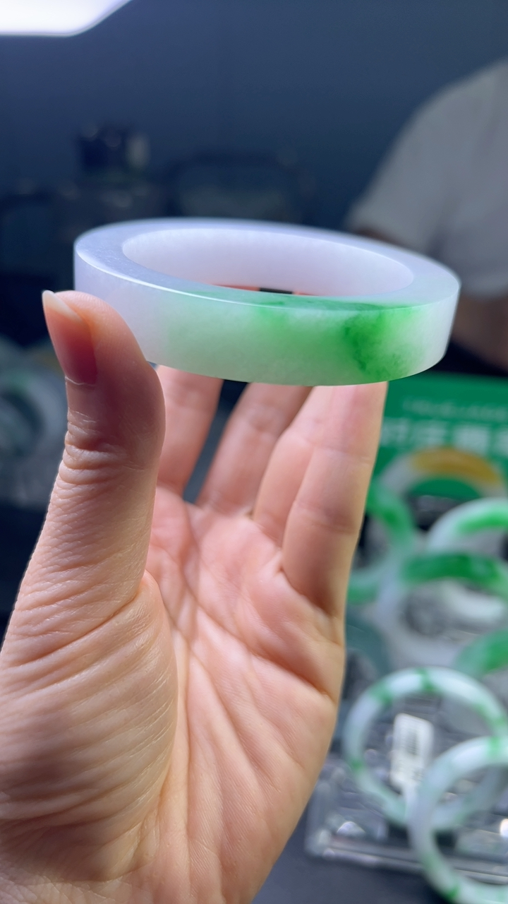 甄选高端翡翠精品手镯特价