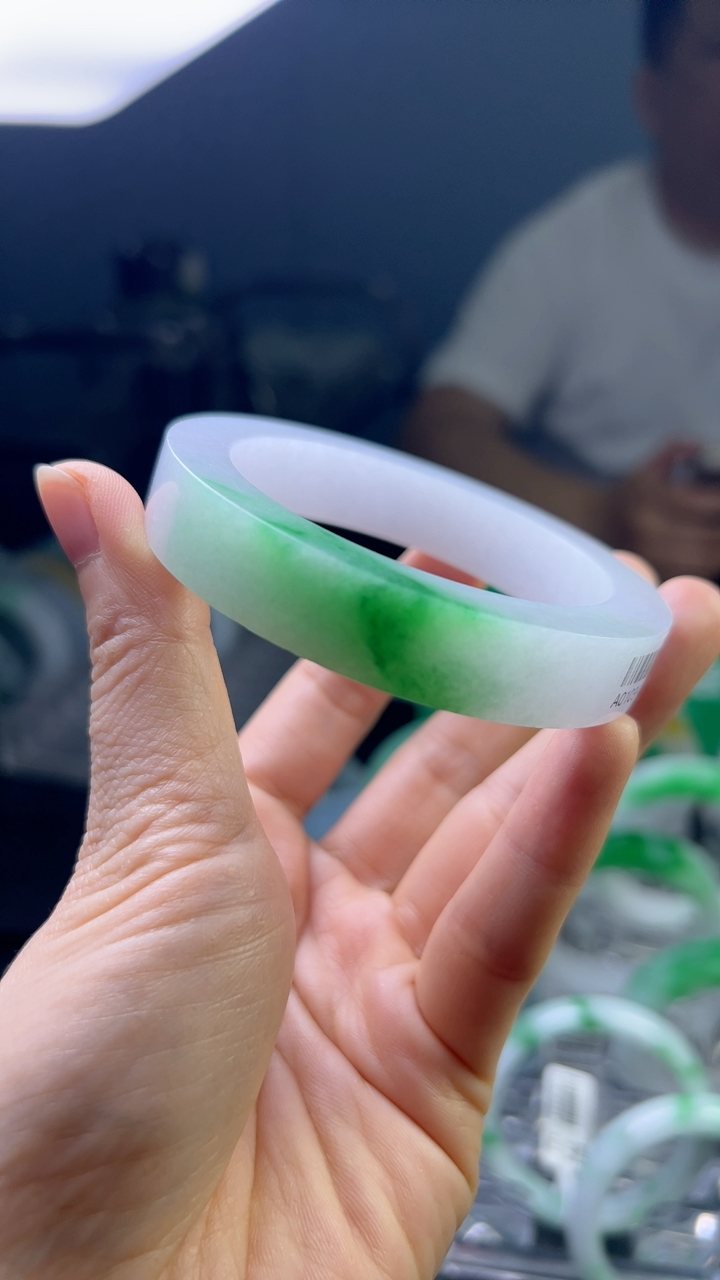 甄选高端翡翠精品手镯特价