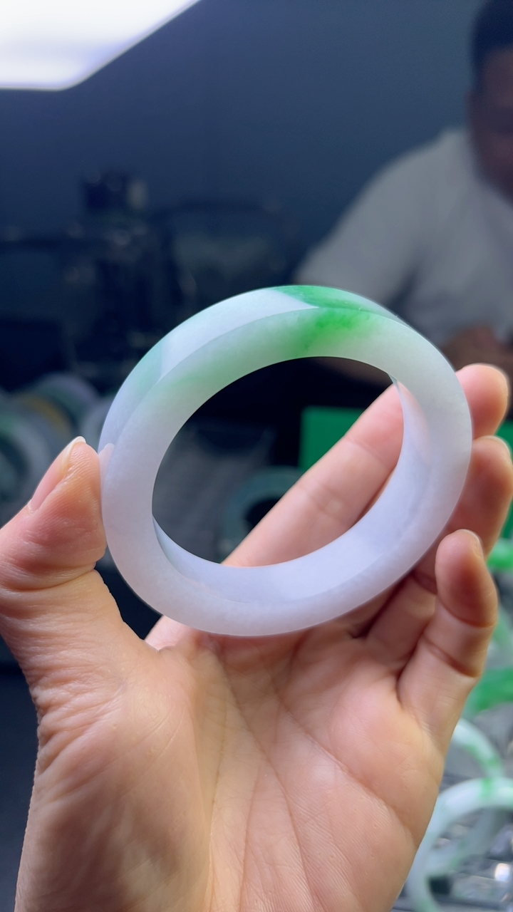 甄选高端翡翠精品手镯特价