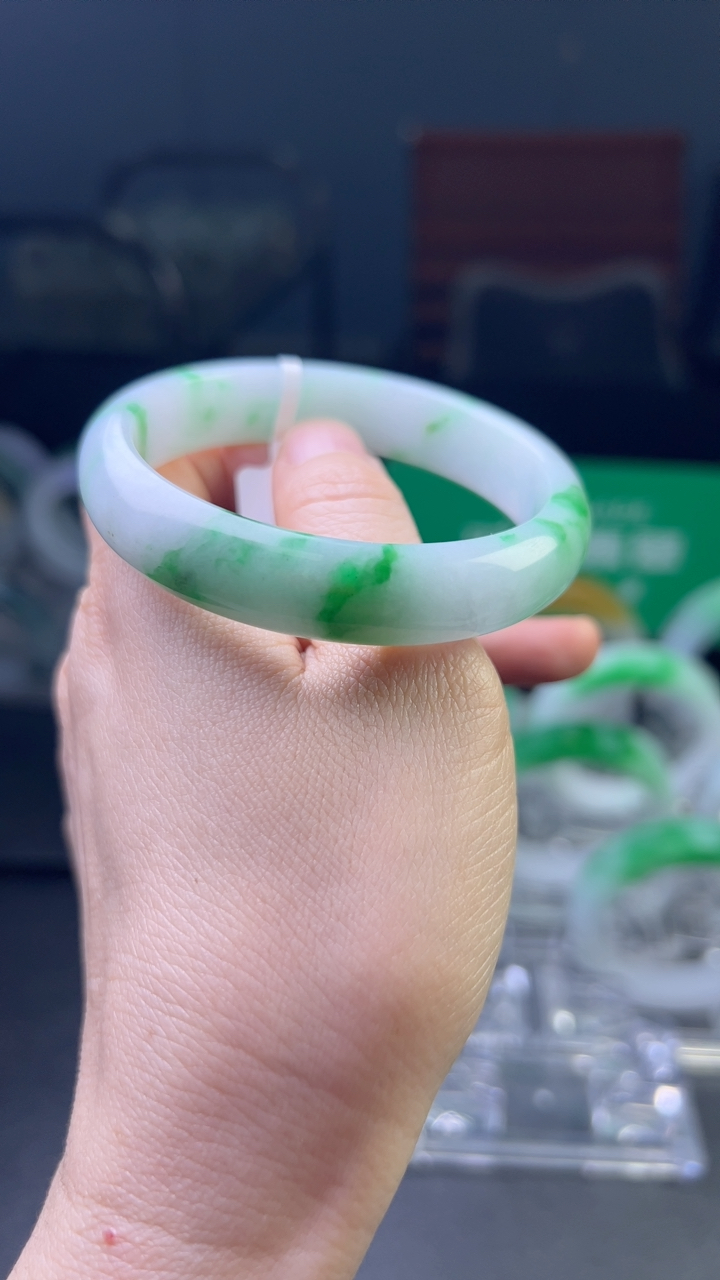 糯化种飘绿手镯