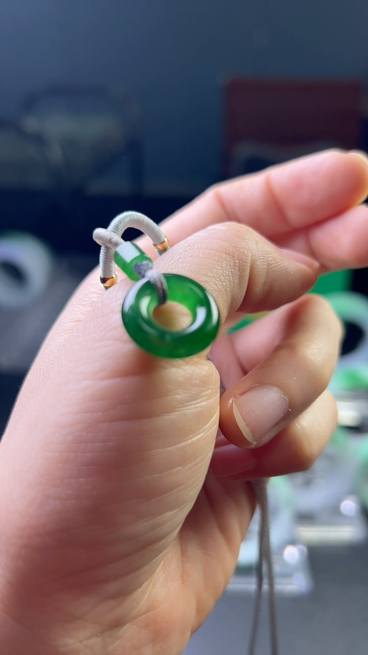 甄选高端翡翠精品挂件