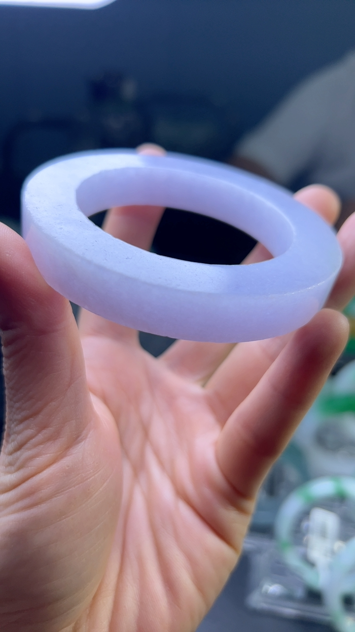 甄选高端翡翠精品手镯