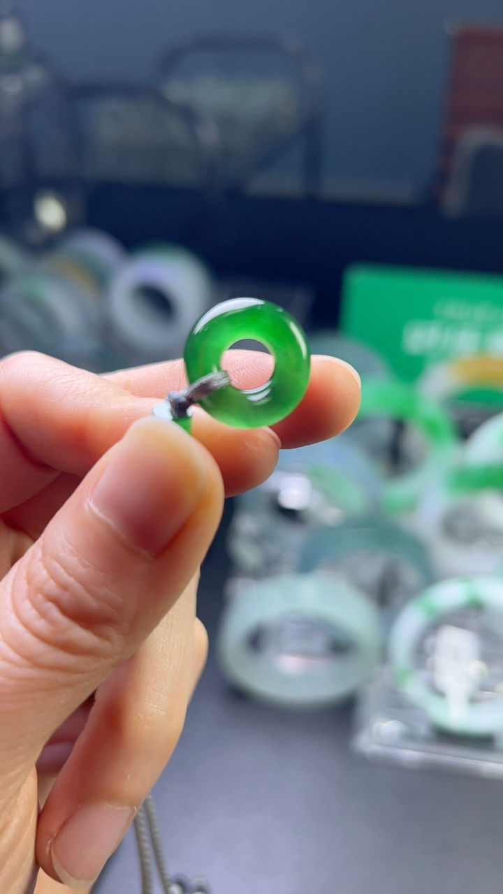 甄选高端翡翠精品挂件