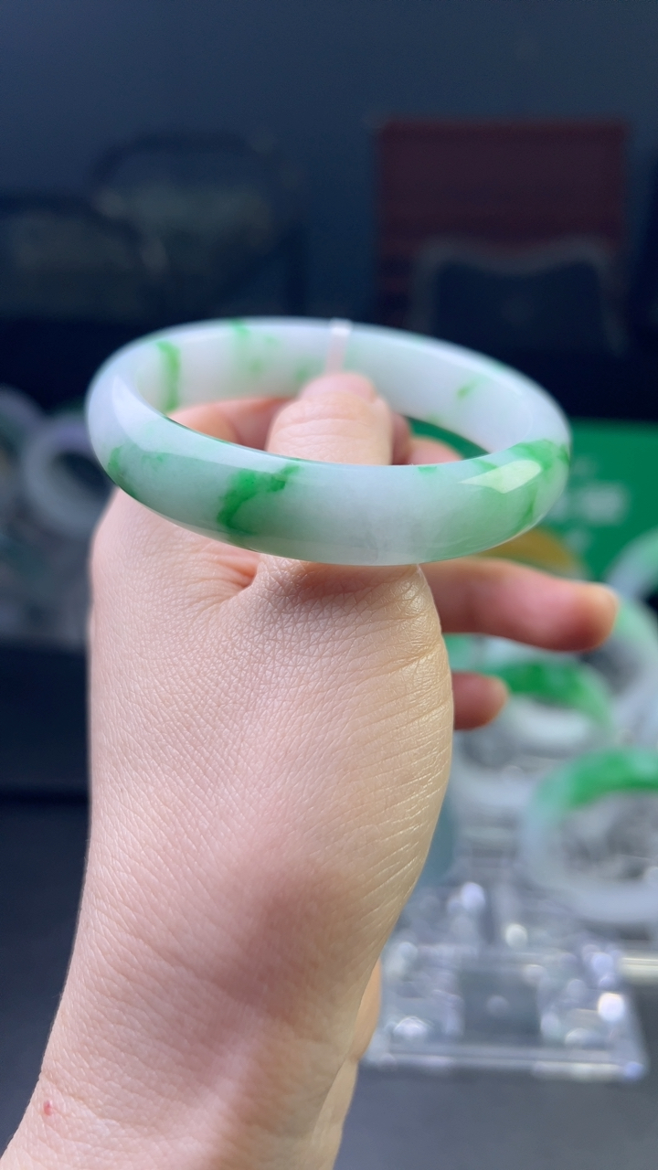 糯化种飘绿手镯