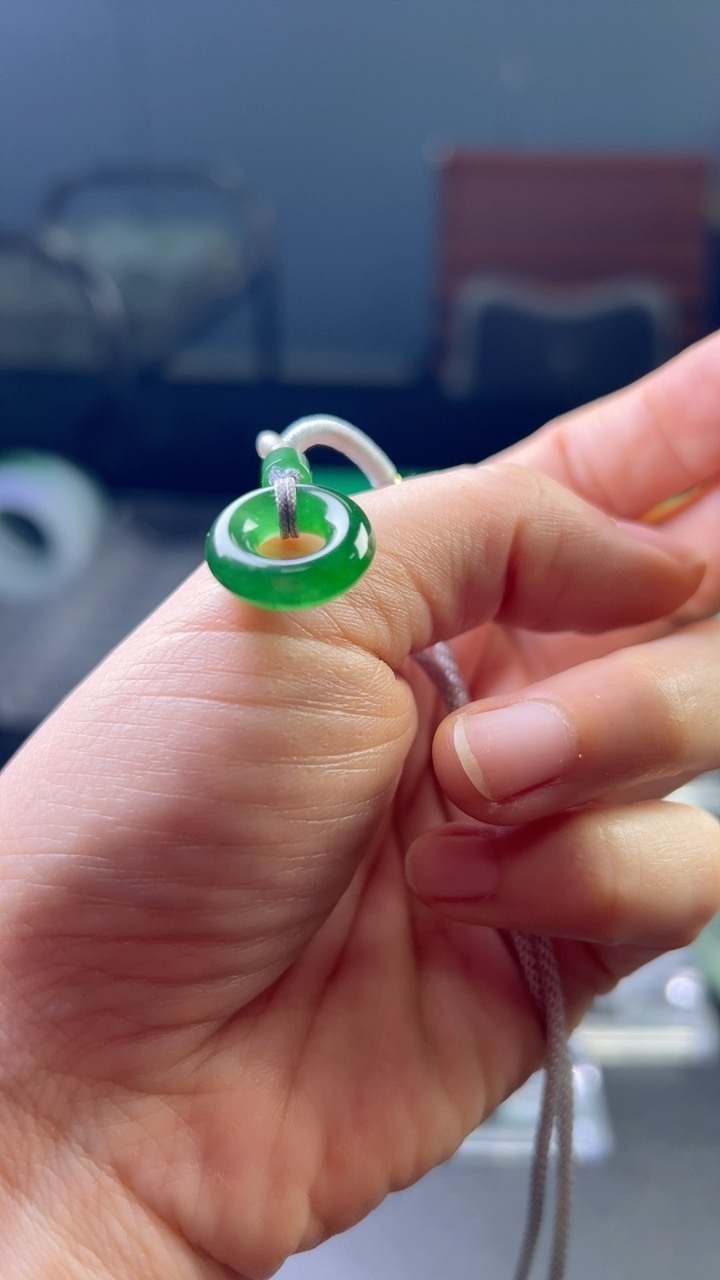 甄选高端翡翠精品挂件