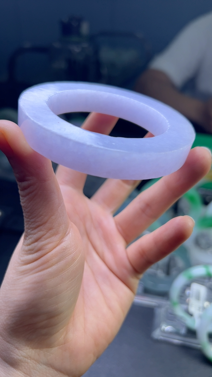 甄选高端翡翠精品手镯