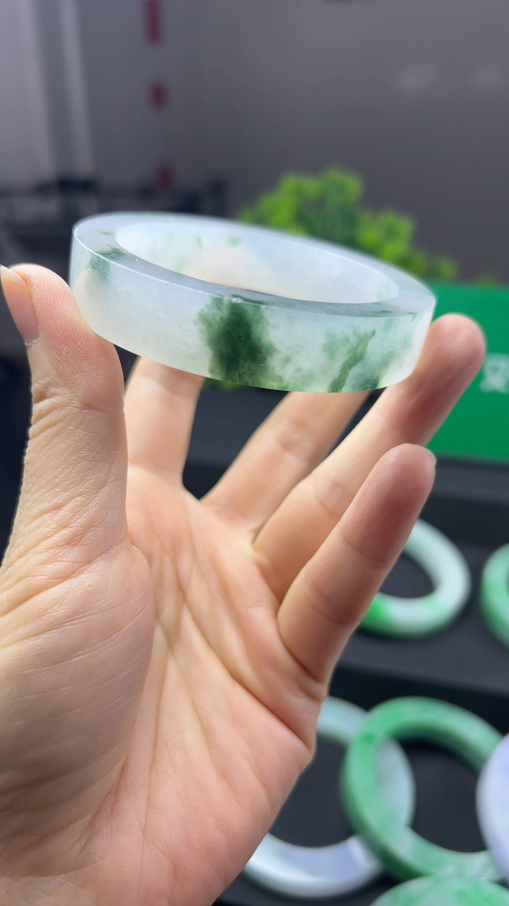 甄选高端翡翠精品手镯